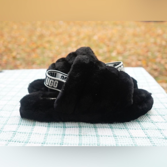 Ugg Fluff Yeah "BLACK"  NEW Women SIZE 6 - Picture 3 of 5